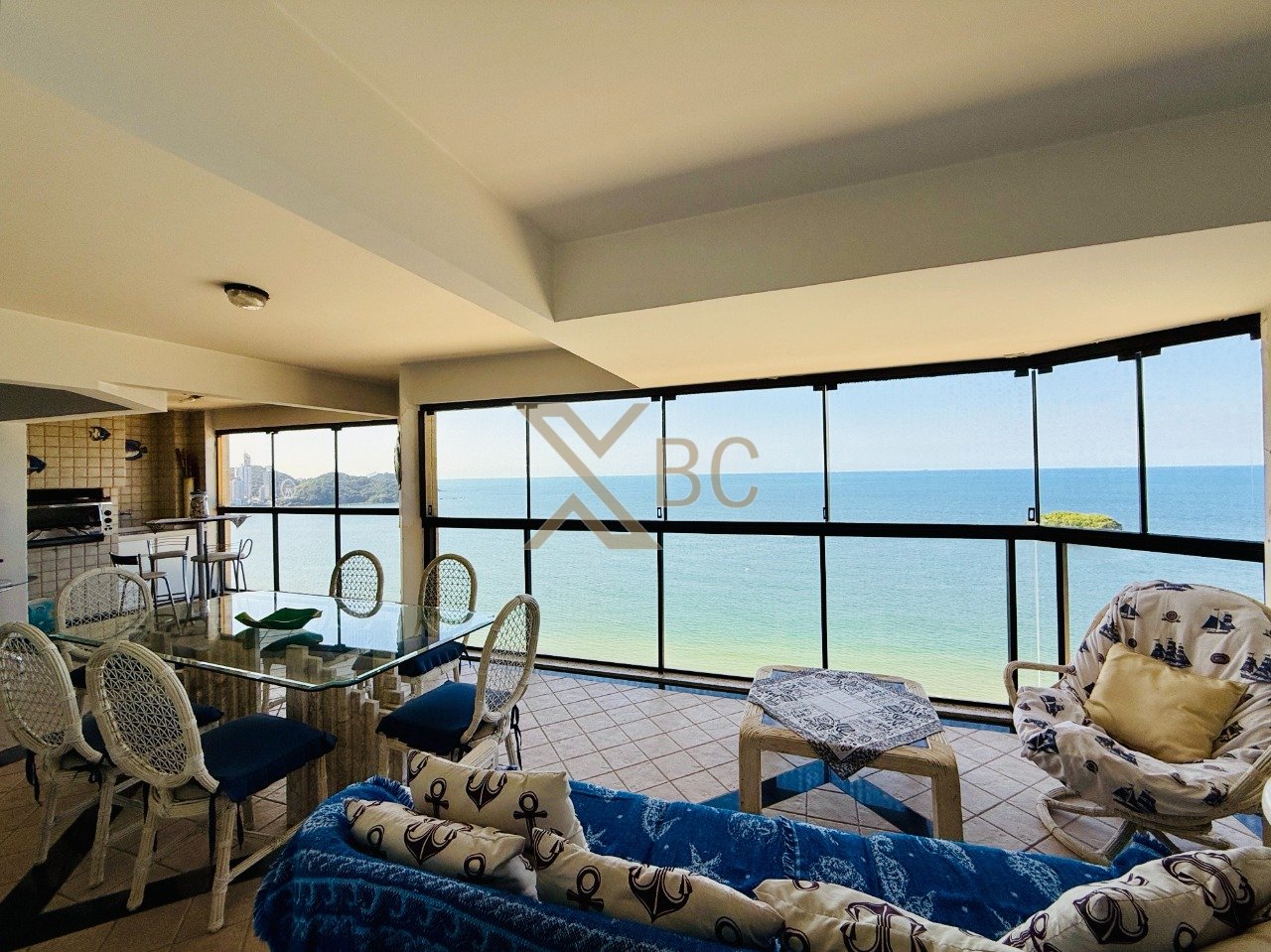 Apartamento com vista panorâmica do mar no Edifício Cosmos em Balneário Camboriú