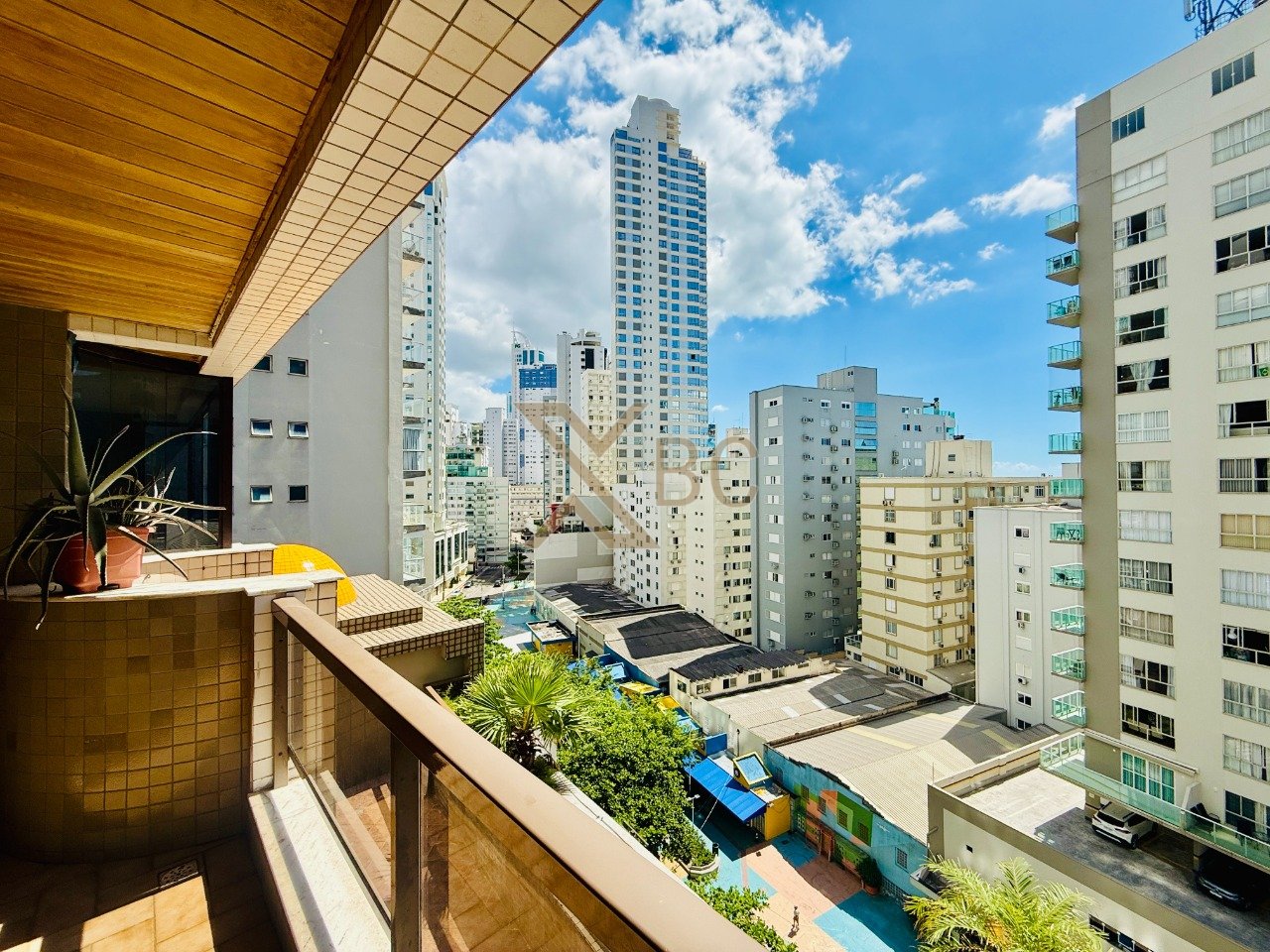 Edifício Atlântico Shopping - Apartamento com 3 dormitórios à venda no Centro de Balneário Camboriú
