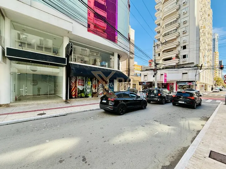 Sala Comercial no Edifício La Madeson - Venda e à venda em Balneário Camboriú