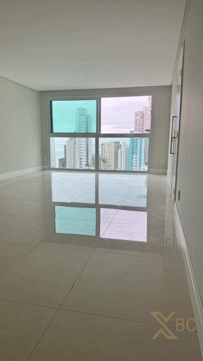 Phoenix - Apartamento com 3 Suítes à Venda no Centro de Balneário Camboriú