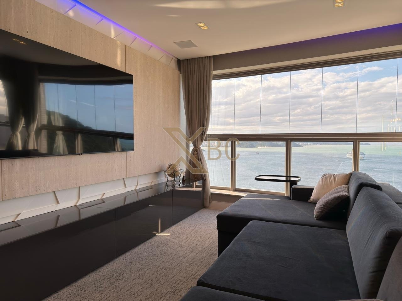 Baturité Lounge House Embraed - Apartamento frente mar com 4 suítes na Barra Sul de Balneário Camboriú
