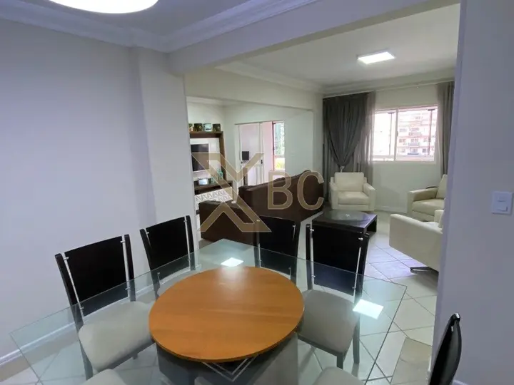 Edifício Dom Maurício - Apartamento quadra mar com 3 dormitórios + dependência e 2 vagas no Centro de Balneário Camboriú