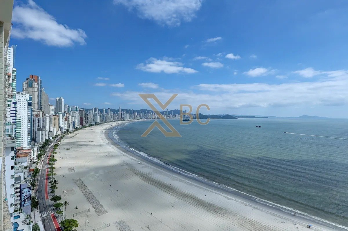Edifício Beverly Hills - Apartamento frente mar com 3 suítes em Balneário Camboriú