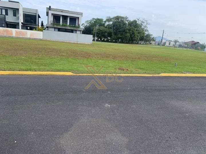 Terreno no Condomínio Caledônia - Espaço para Construir seu Projeto