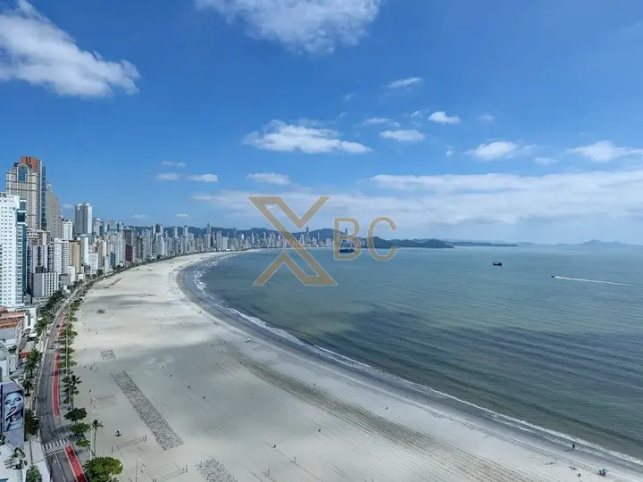 Edifício Beverly Hills - Apartamento frente mar com 3 suítes em Balneário Camboriú