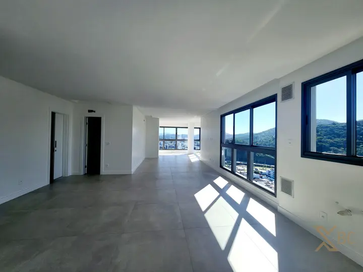 Home Square Residence - Apartamento com 4 Dormitórios à Venda no Centro de Balneário Camboriú
