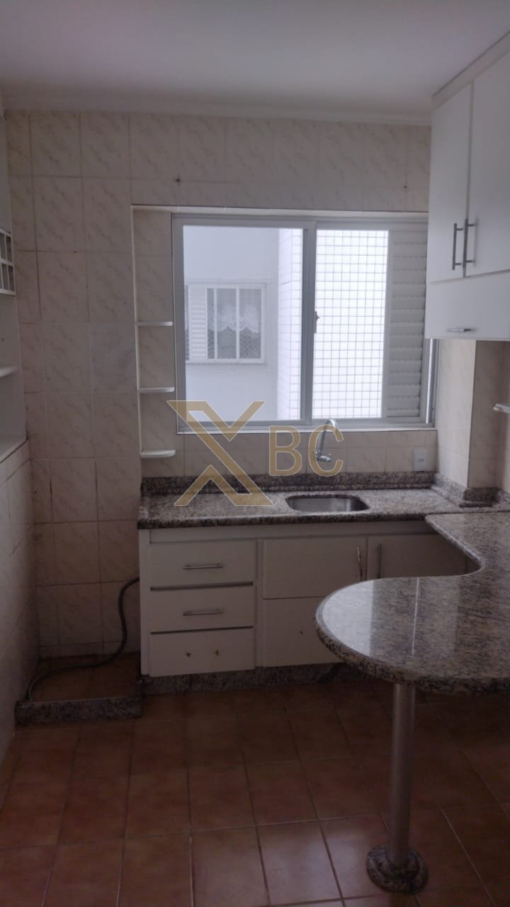 Edifício Residencial Veneza - Apartamento para reforma a uma quadra do mar em Balneário Camboriú