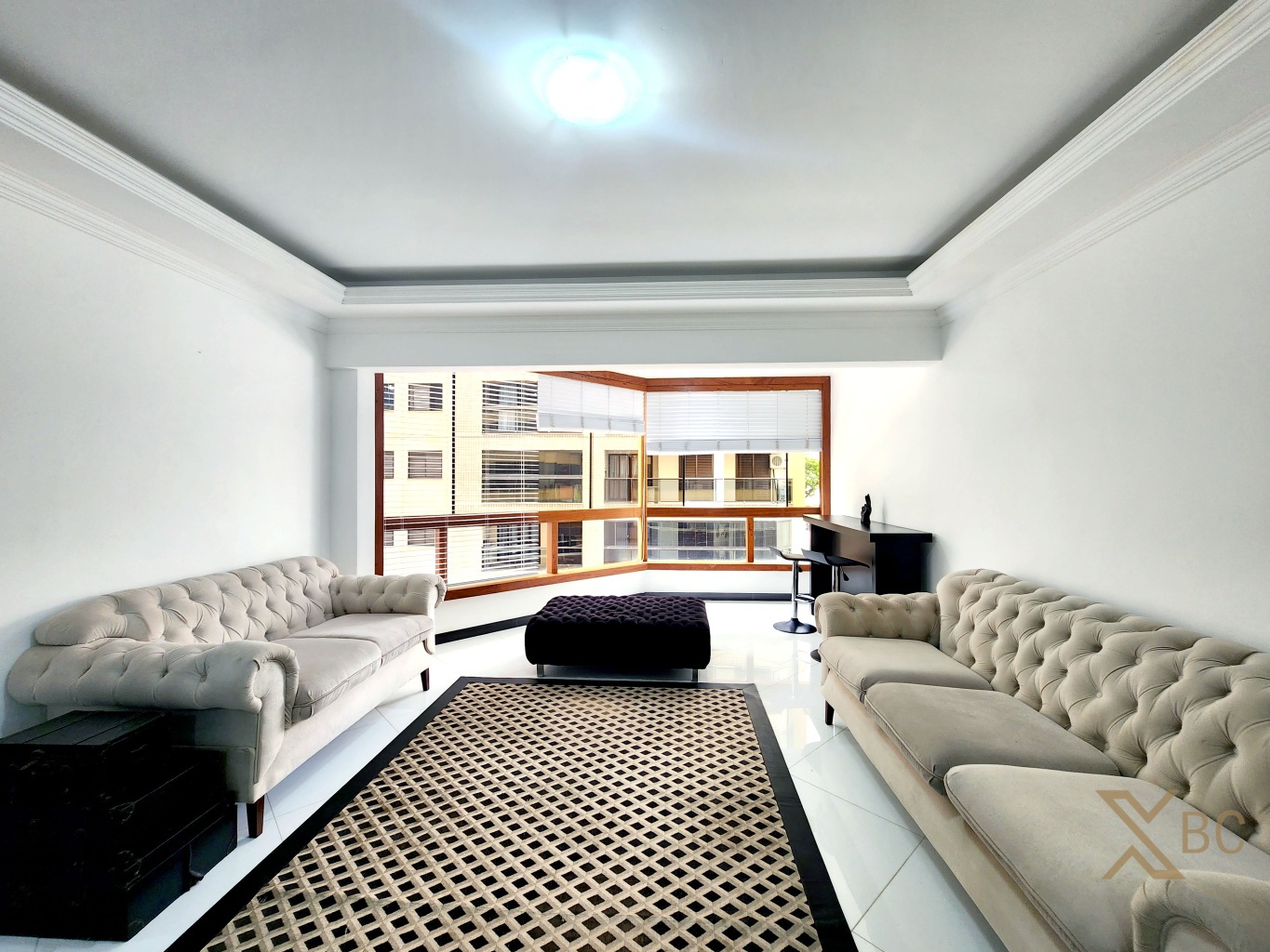 Apartamento semi mobiliado à venda no Edifício Boston - Centro de Balneário Camboriú