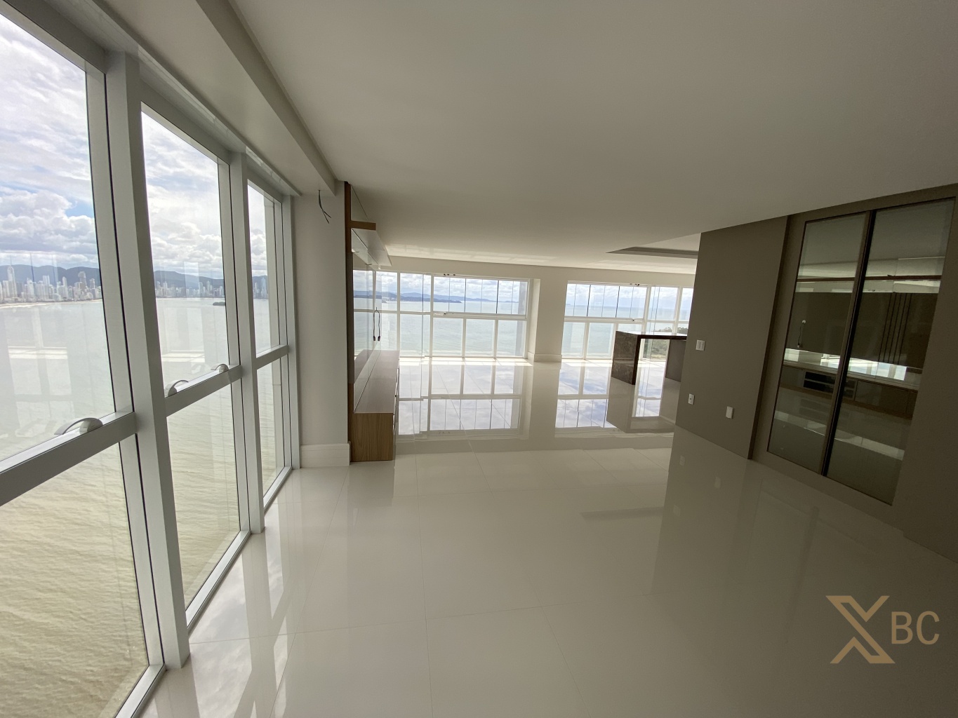 Apartamento Frente Mar à Venda no Ibiza Towers - Barra Sul | Balneário Camboriú/SC