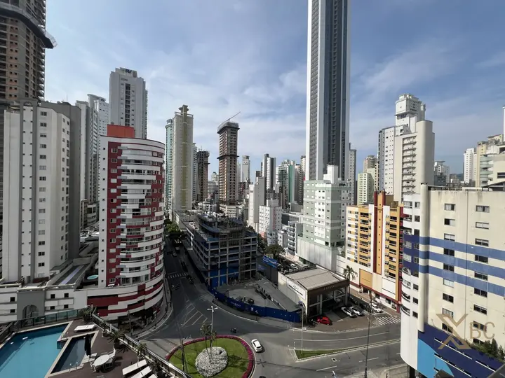 Apartamento com 4 Suítes Próximo ao Passeio San Miguel - Balneário Camboriú