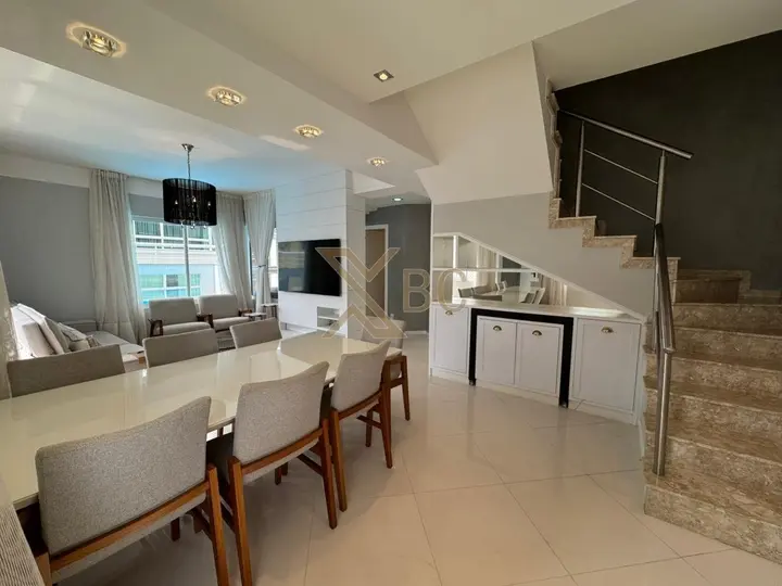 Cobertura Duplex no Edifício Baía dos Golfinhos - Exclusividade e sofisticação no Centro de Balneário Camboriú