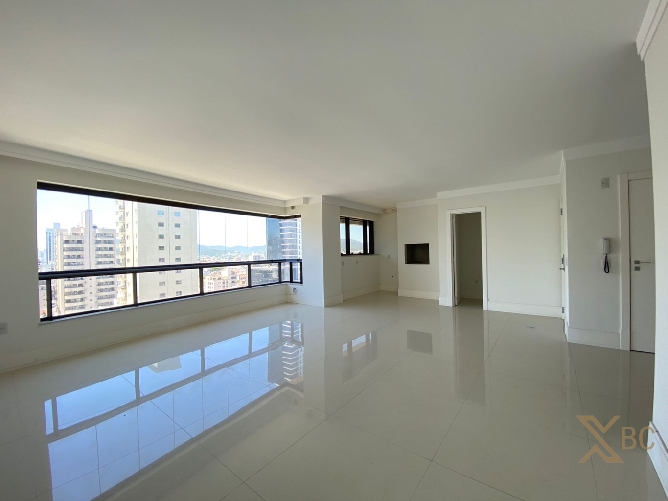Edifício Merithamon - Apartamento com 3 Suítes à Venda no Centro de Balneário Camboriú