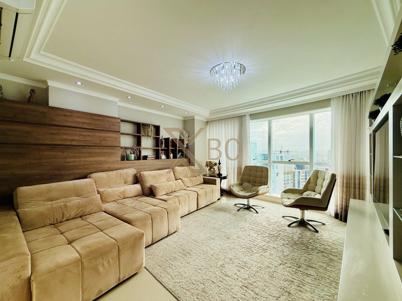 Apartamento mobiliado com vista panorâmica e vista mar no Edifício Alexandria - Centro de Balneário Camboriú