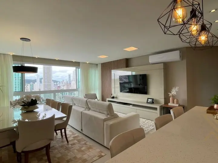 Apartamento à Venda no Edifício Puerto Velero - 4 Dormitórios, 3 Vagas, Centro de Balneário Camboriú