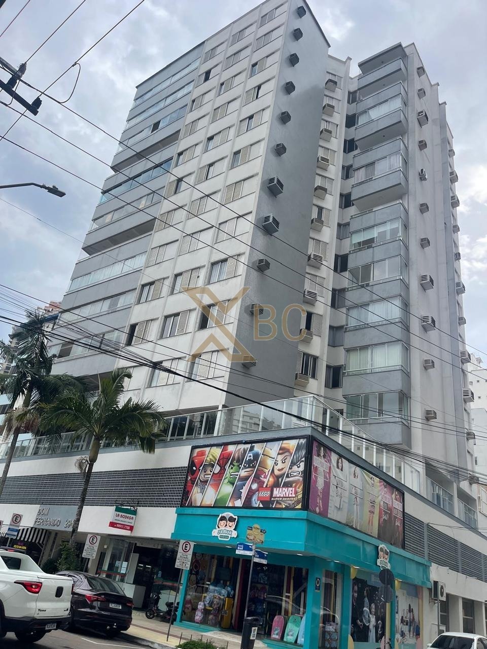 Apartamento à Venda no Edifício Dom Fernando - Av. Brasil BC