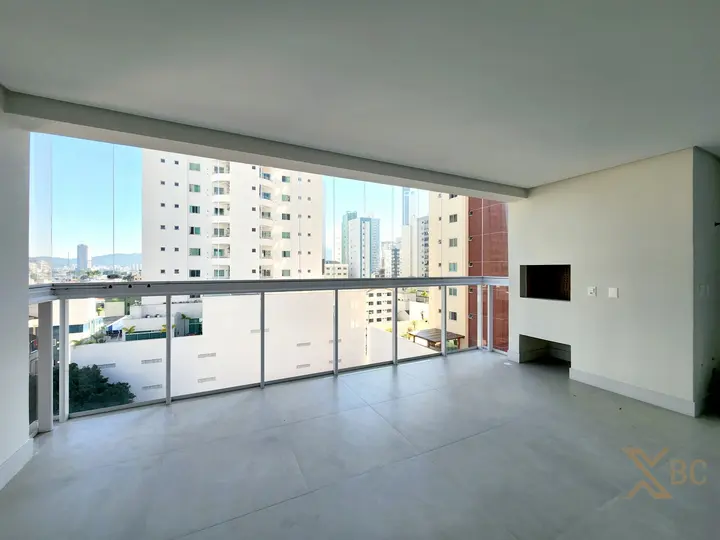 Apartamento Diferenciado no Edifício Faller com Terraço e 4 Vagas - Balneário Camboriú