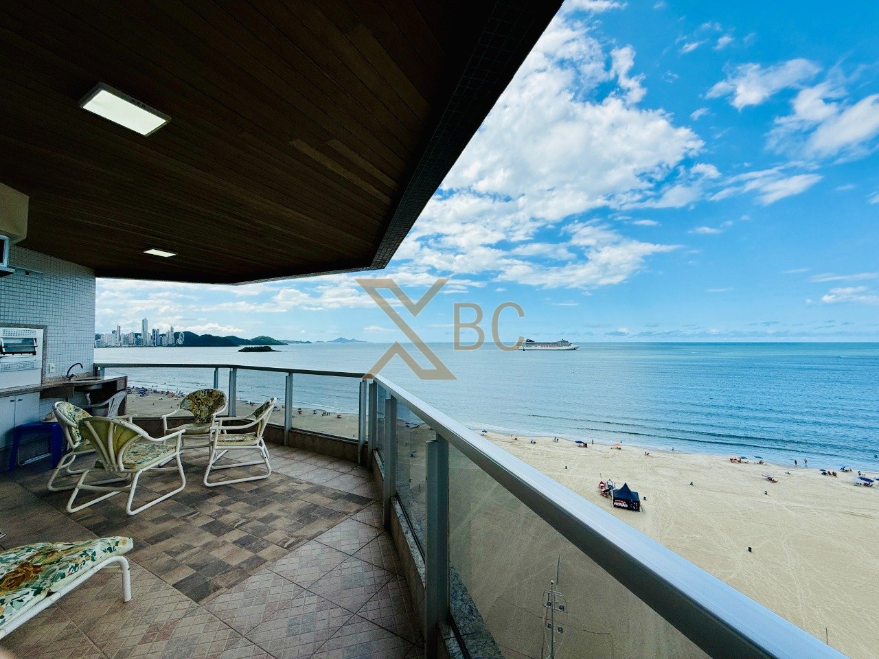 Apartamento Frente Mar no Centro de Balneário Camboriú