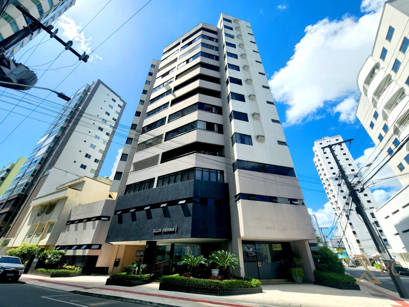 Apartamento com 3 Dormitórios no Edifício Elis Regina no Centro de Balneário Camboriú