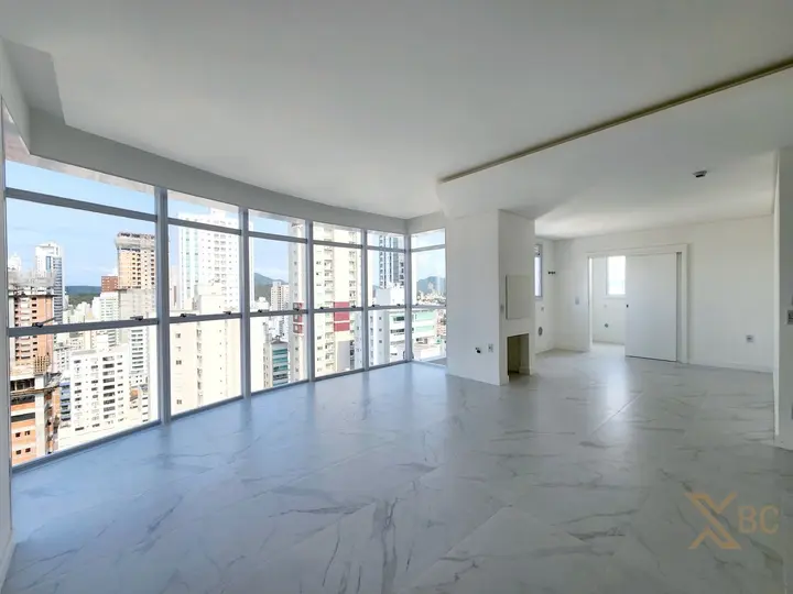 Apartamento novo à venda com 03 suítes e 02 vagas de garagem , com vista mar e área de lazer completa