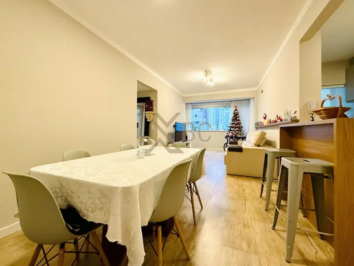 Edifício Residencial Laryane - Centro | Apartamento à venda com 2 dormitórios a 500m da praia em Balneário Camboriú