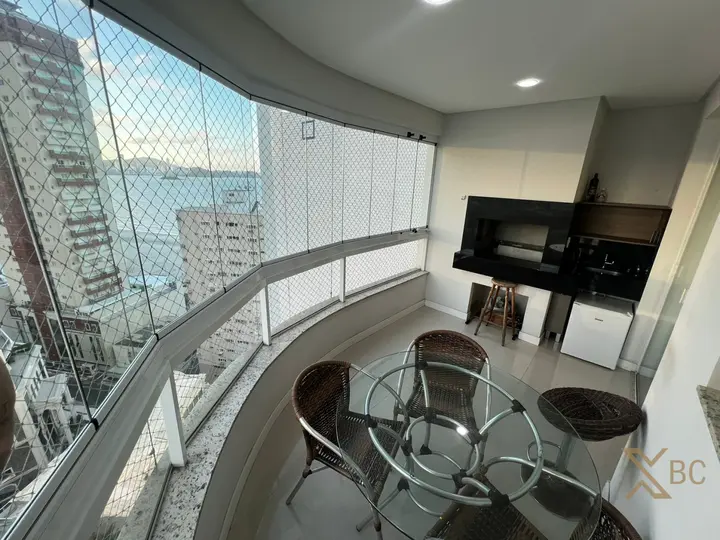 Apartamento com três suítes e quatro vagas de garagem à venda na Barra Sul em Balneário Camboriú!