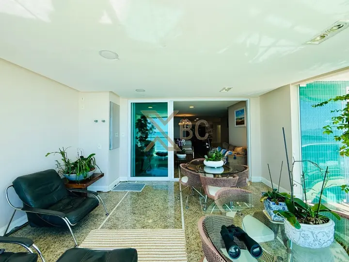 Edifício Saint Antoine - Apartamento de luxo com 4 suítes e 4 vagas no Centro de Balneário Camboriú