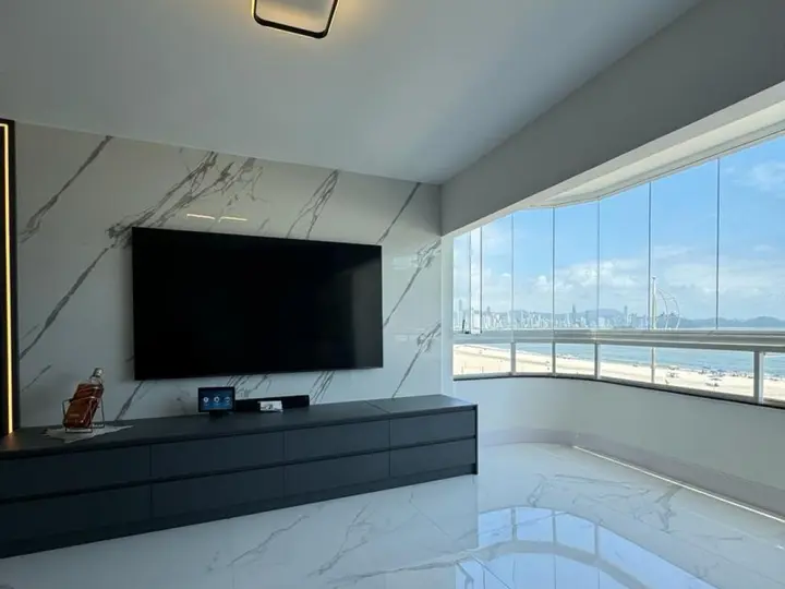 Edifício Lady - Apartamento Frente Mar à Venda no Centro de Balneário Camboriú
