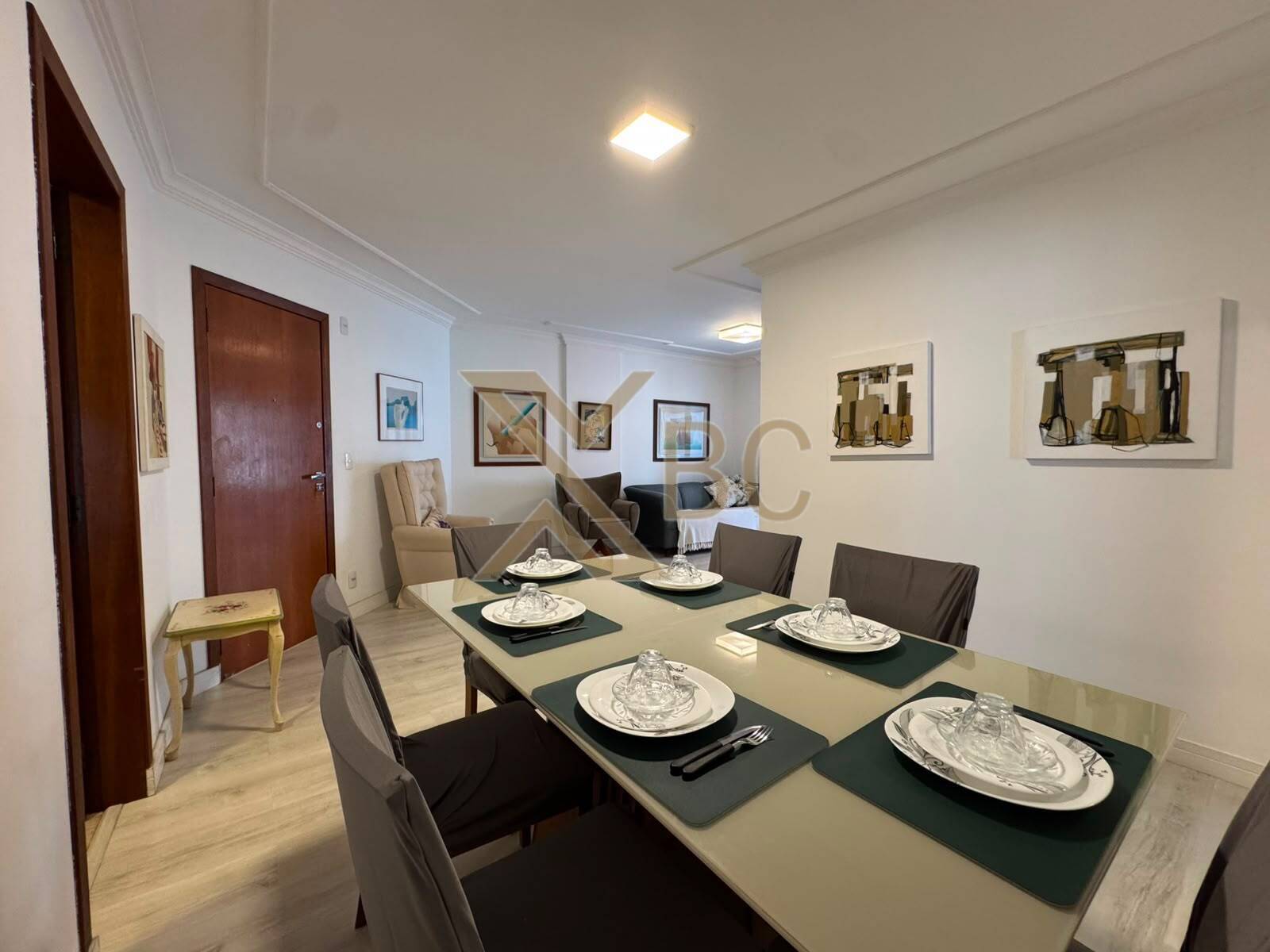 Edifício Morro dos Ventos - Apartamento Mobiliado na Quadra Mar em Balneário Camboriú