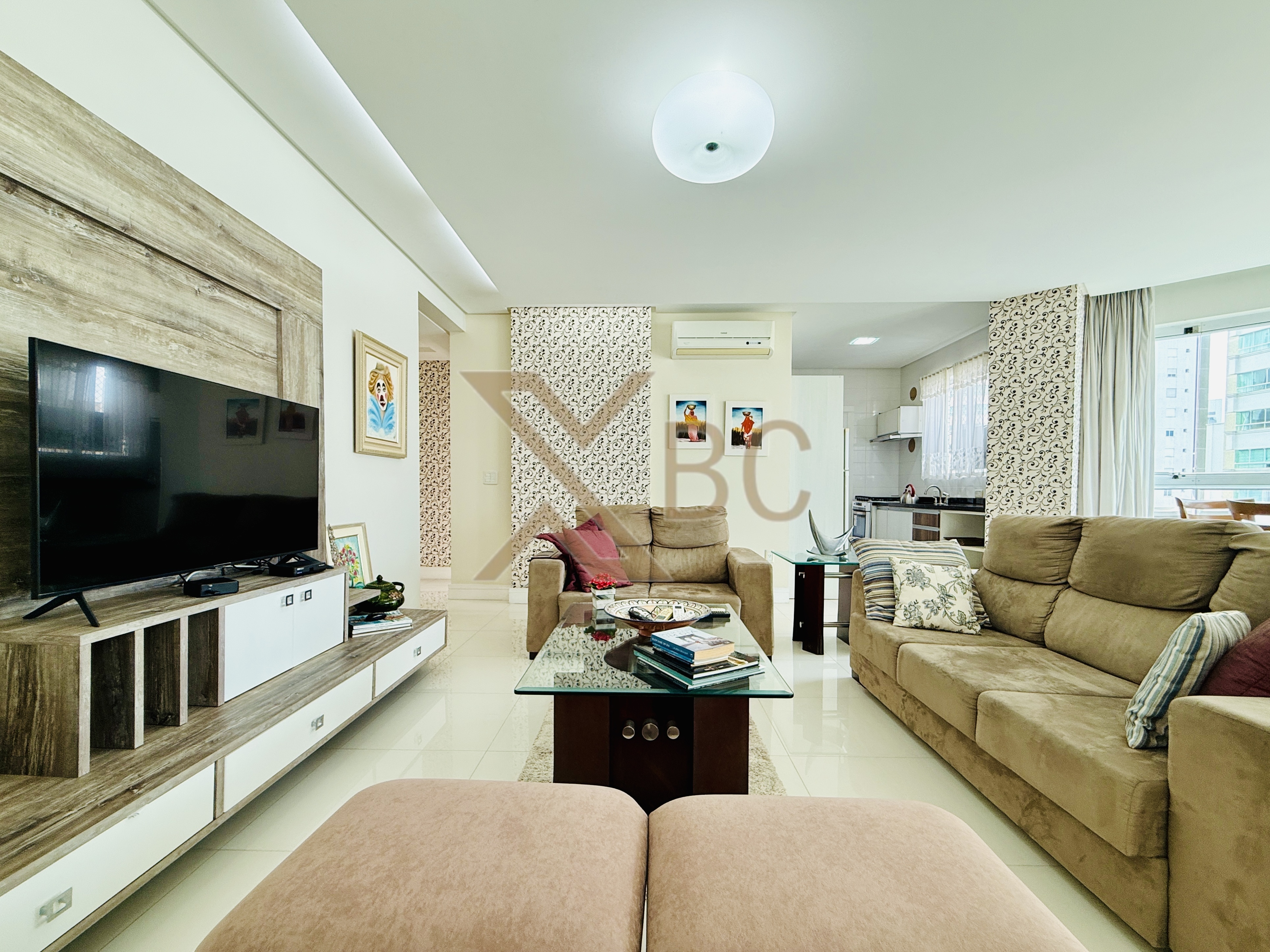 Edifício Solar Vitória - Apartamento Mobiliado no Centro de Balneário Camboriú