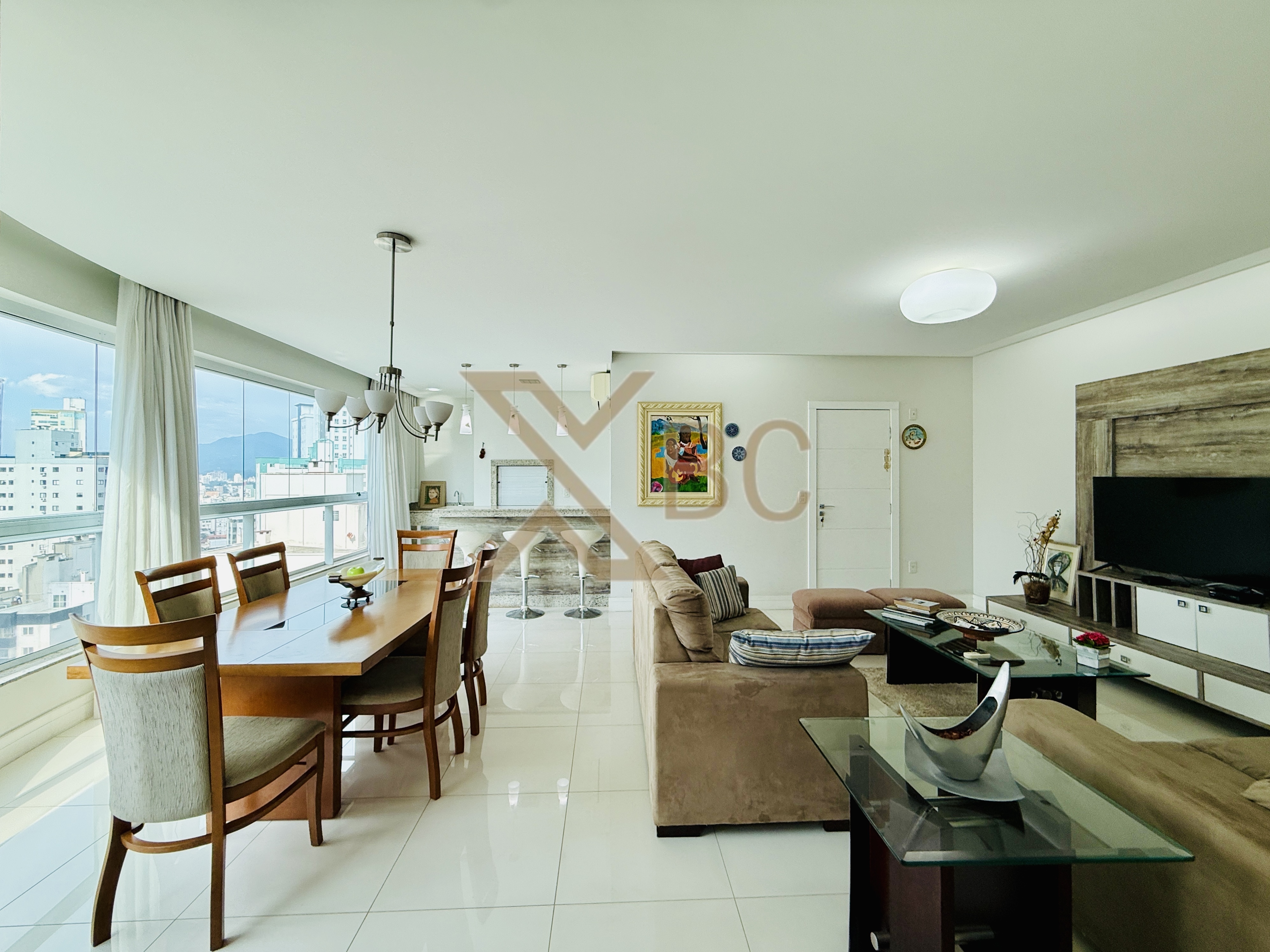 Edifício Solar Vitória - Apartamento Mobiliado no Centro de Balneário Camboriú