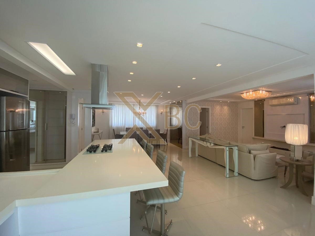 Cobertura duplex à venda 4 suítes no Centro