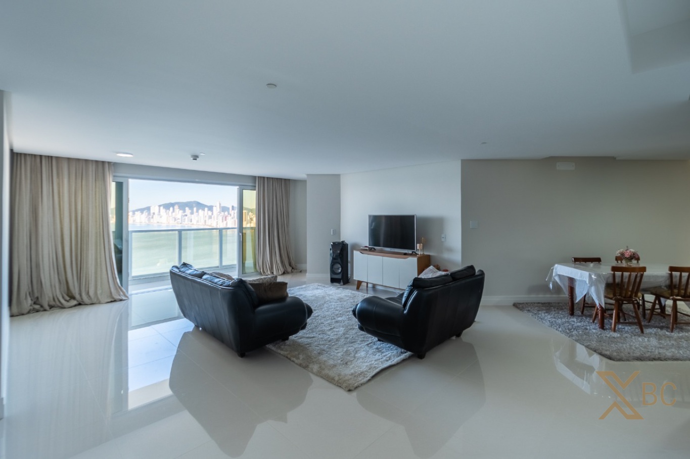Edifício Infinity Coast - Apartamento mobiliado à venda na Barra Norte de Balneário Camboriú