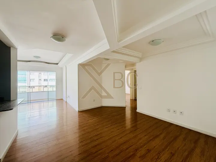 Edifício Barcelona Plaza - Apartamento com 1 suíte + 2 demi-suítes no Centro de Balneário Camboriú