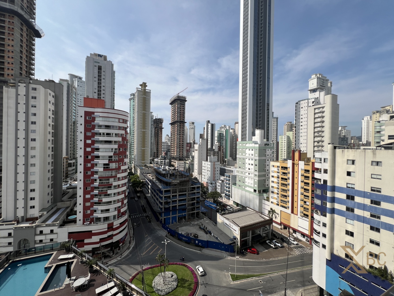 Apartamento com 4 Suítes Próximo ao Passeio San Miguel - Balneário Camboriú