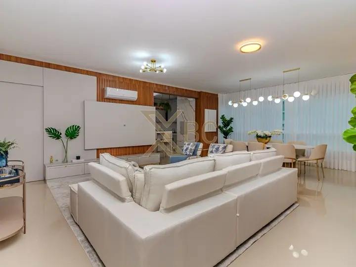 Edifício Rovere Della Luna - Apartamento com 1 suíte + 2 demi-suítes, mobiliado e decorado no Centro de Balneário Camboriú