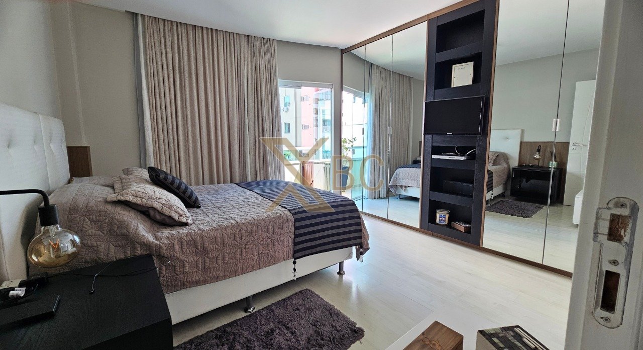 Apartamento Mobiliado à Venda no Château de Versailles - Centro de Balneário Camboriú