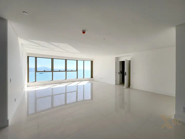 Apartamento à venda com 04 suítes, sendo 01 máster e 03 vagas de garagem na Barra Sul em Balneário Camboriú.