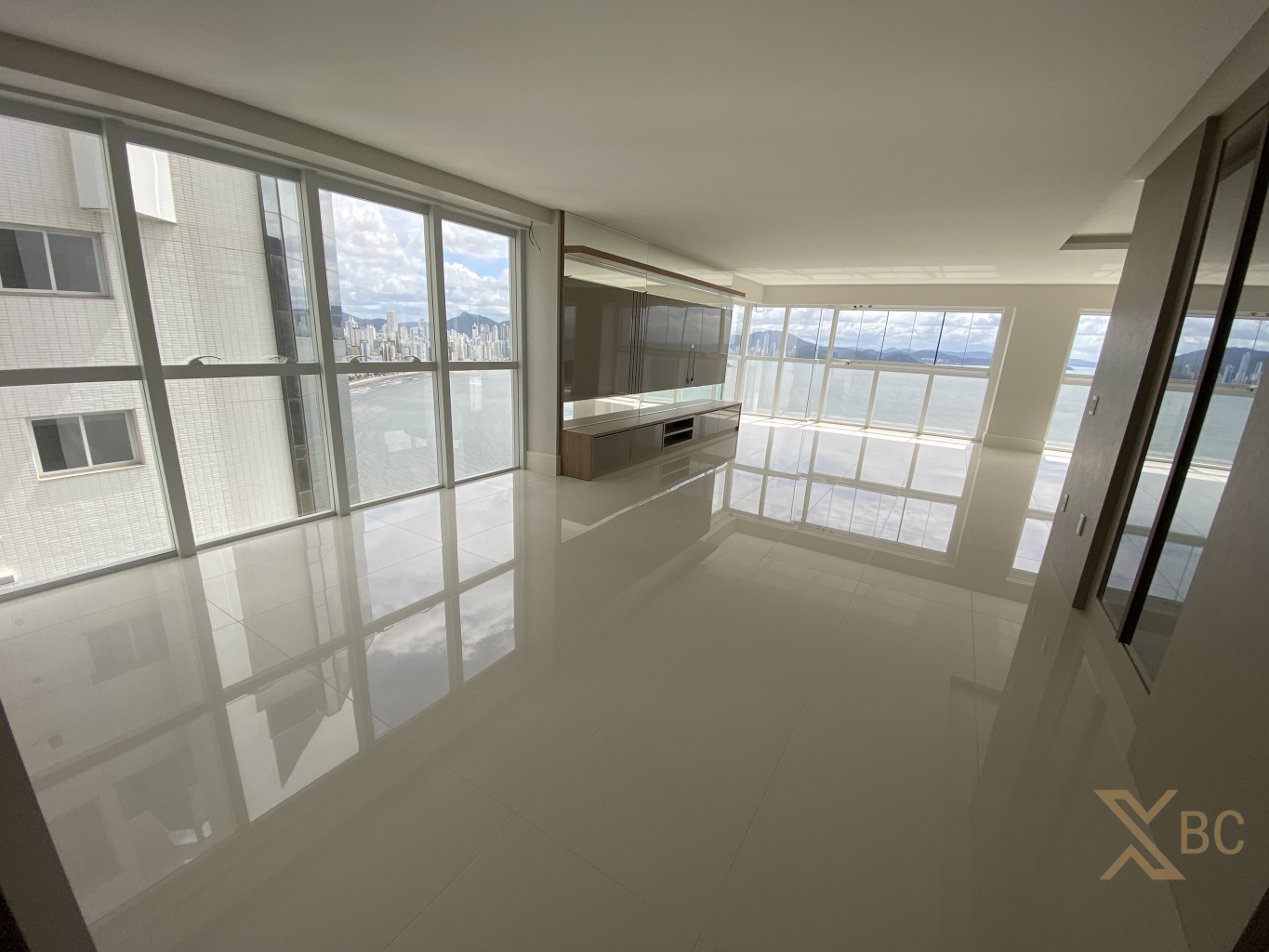 Apartamento Frente Mar à Venda no Ibiza Towers - Barra Sul | Balneário Camboriú/SC