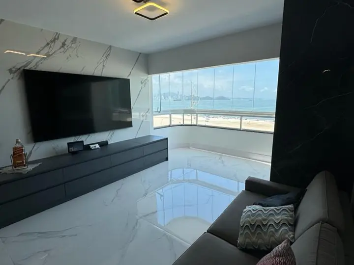 Edifício Lady - Apartamento Frente Mar à Venda no Centro de Balneário Camboriú