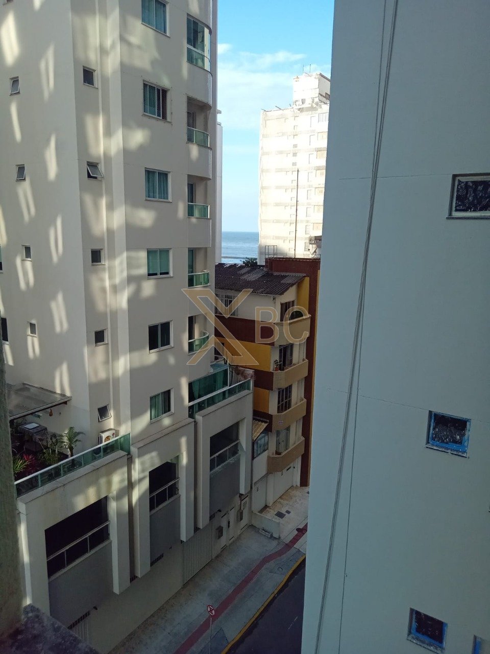 Edifício Residencial Veneza - Apartamento para reforma a uma quadra do mar em Balneário Camboriú