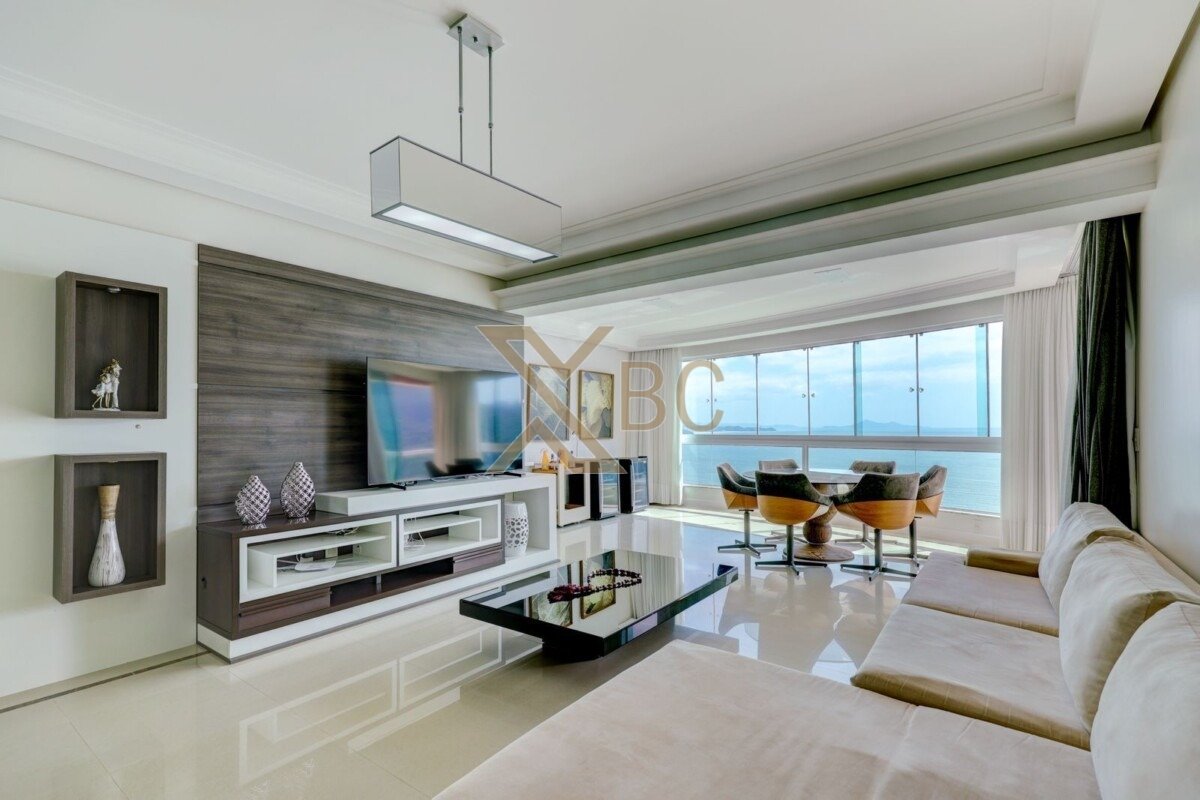 Edifício Beverly Hills - Apartamento frente mar com 3 suítes em Balneário Camboriú