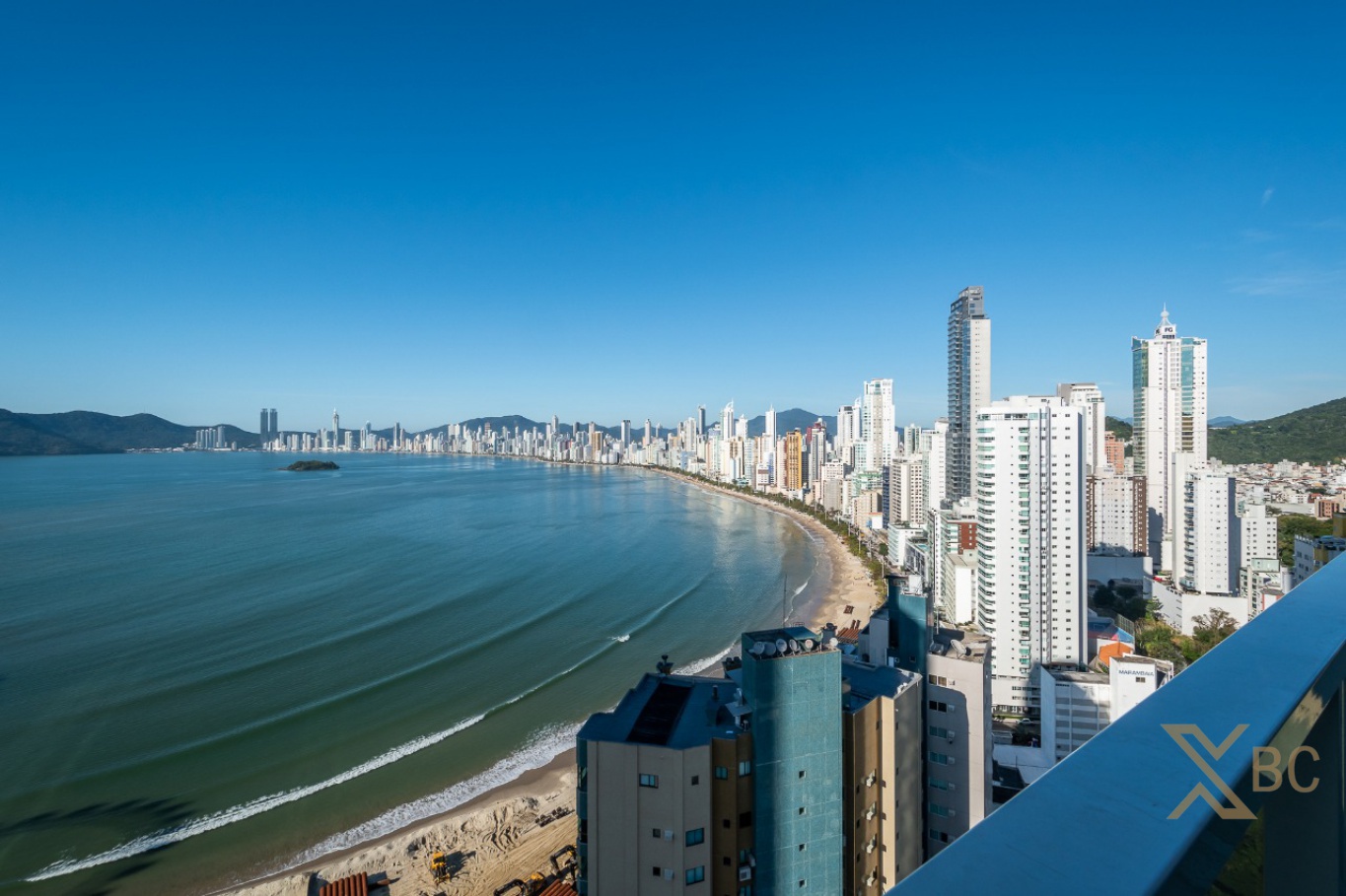 Edifício Infinity Coast - Apartamento mobiliado à venda na Barra Norte de Balneário Camboriú
