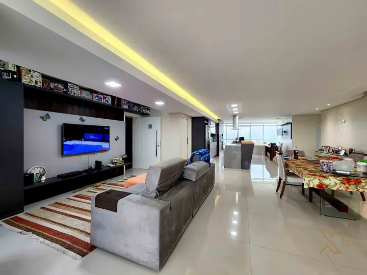Apartamento de Alto Padrão com Vista Mar no Edifício Alameda Jardins - Bairro Pioneiros, Balneário Camboriú