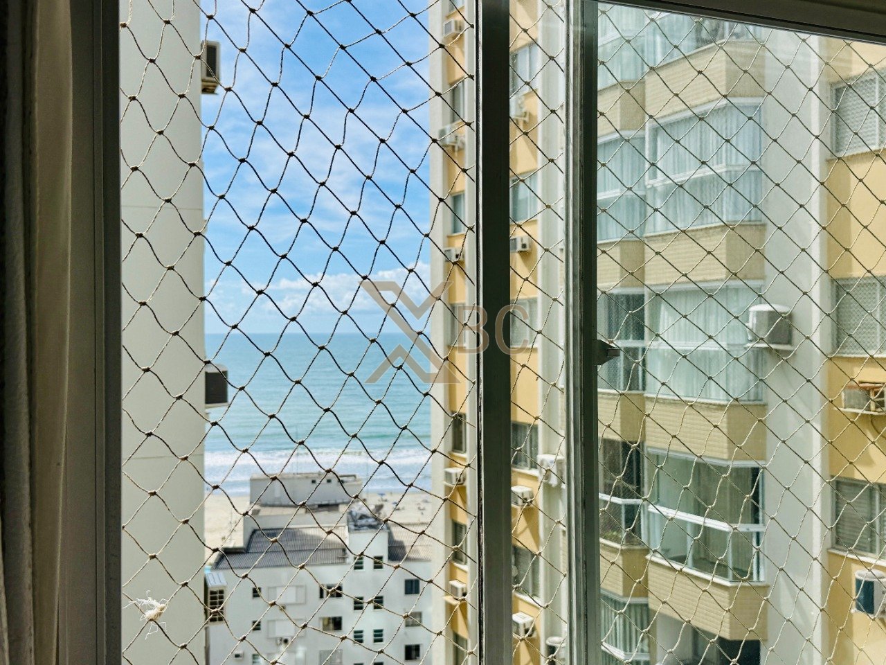 Condomínio Tia Guiomar - Apartamento com 2 dormitórios e 1 vaga no Centro de Balneário Camboriú