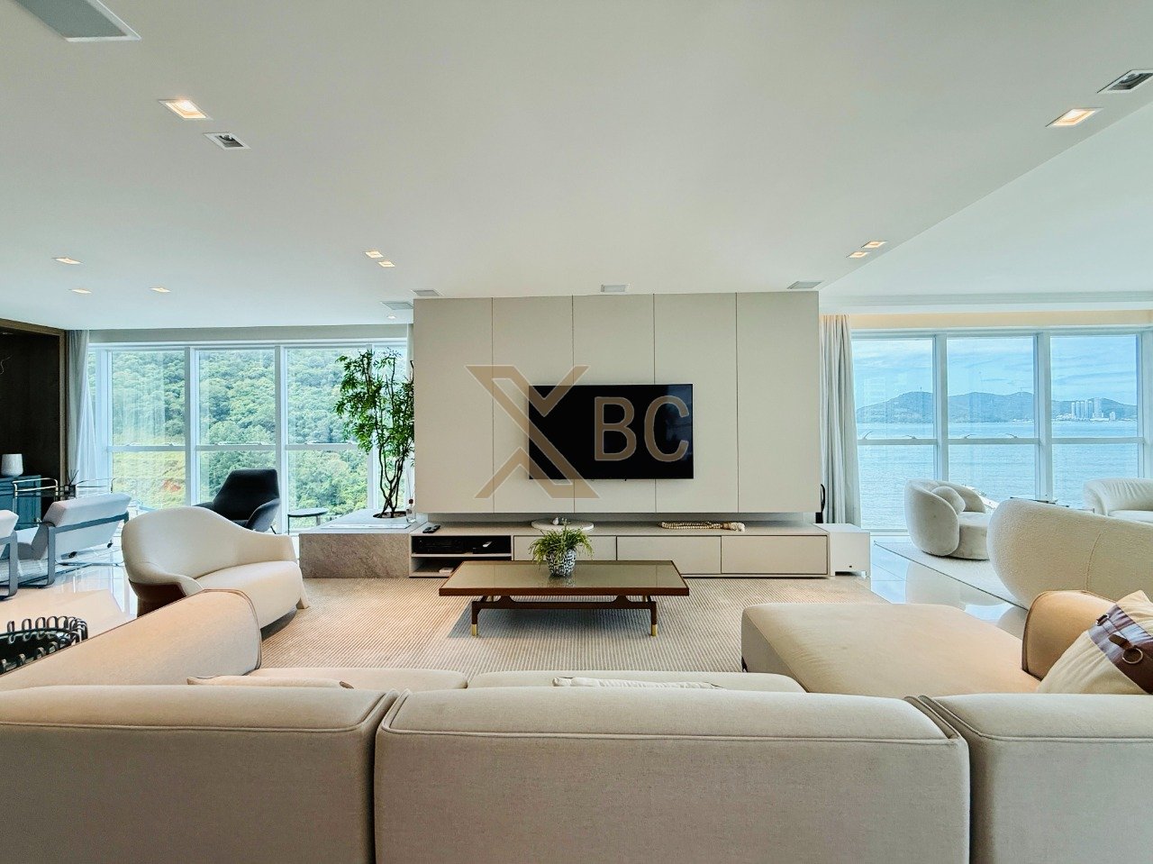 Edifício Sky Tower FG - Apartamento alto padrão com 4 suítes no bairro Pioneiros em Balneário Camboriú
