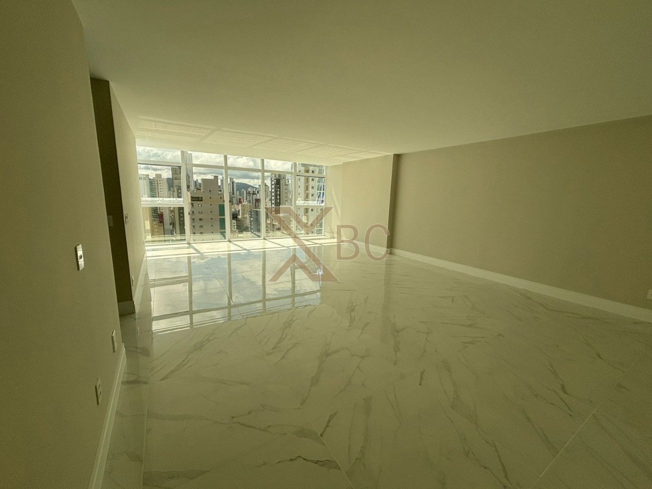 Horizon Residence Balneário Camboriú - Apartamento com 3 Suítes e Terraço Aberto no Centro
