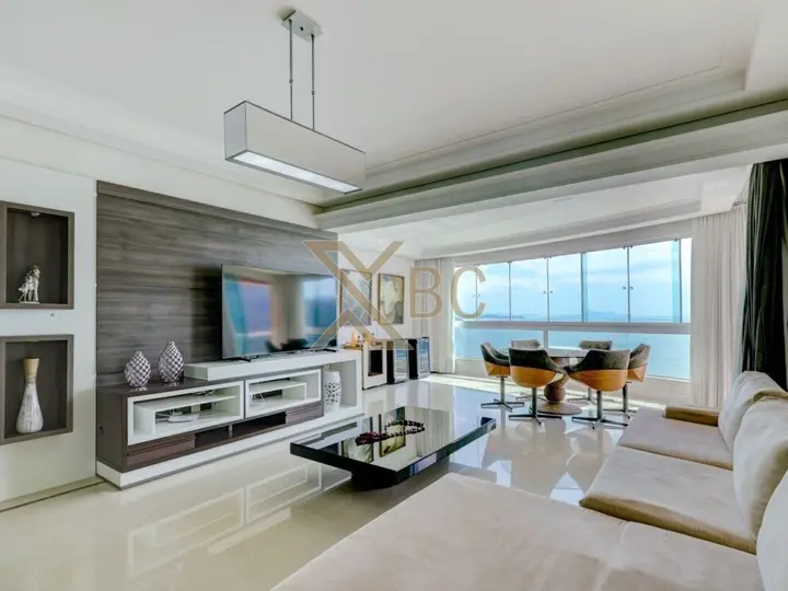 Edifício Beverly Hills - Apartamento frente mar com 3 suítes em Balneário Camboriú