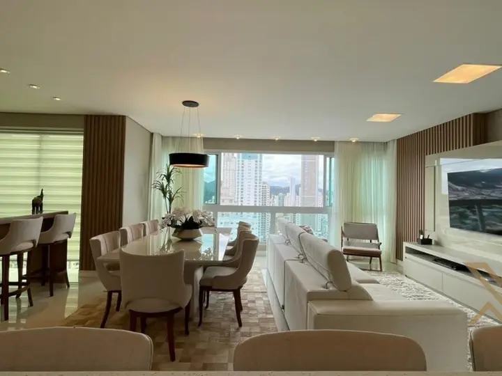 Apartamento à Venda no Edifício Puerto Velero - 4 Dormitórios, 3 Vagas, Centro de Balneário Camboriú