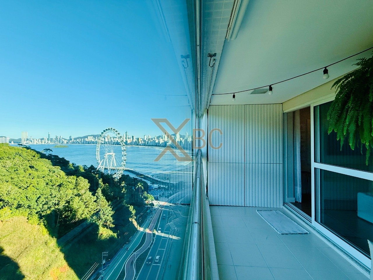 Terraços da Rainha - Apartamento com Vista para o Mar e Big Wheel em Balneário Camboriú