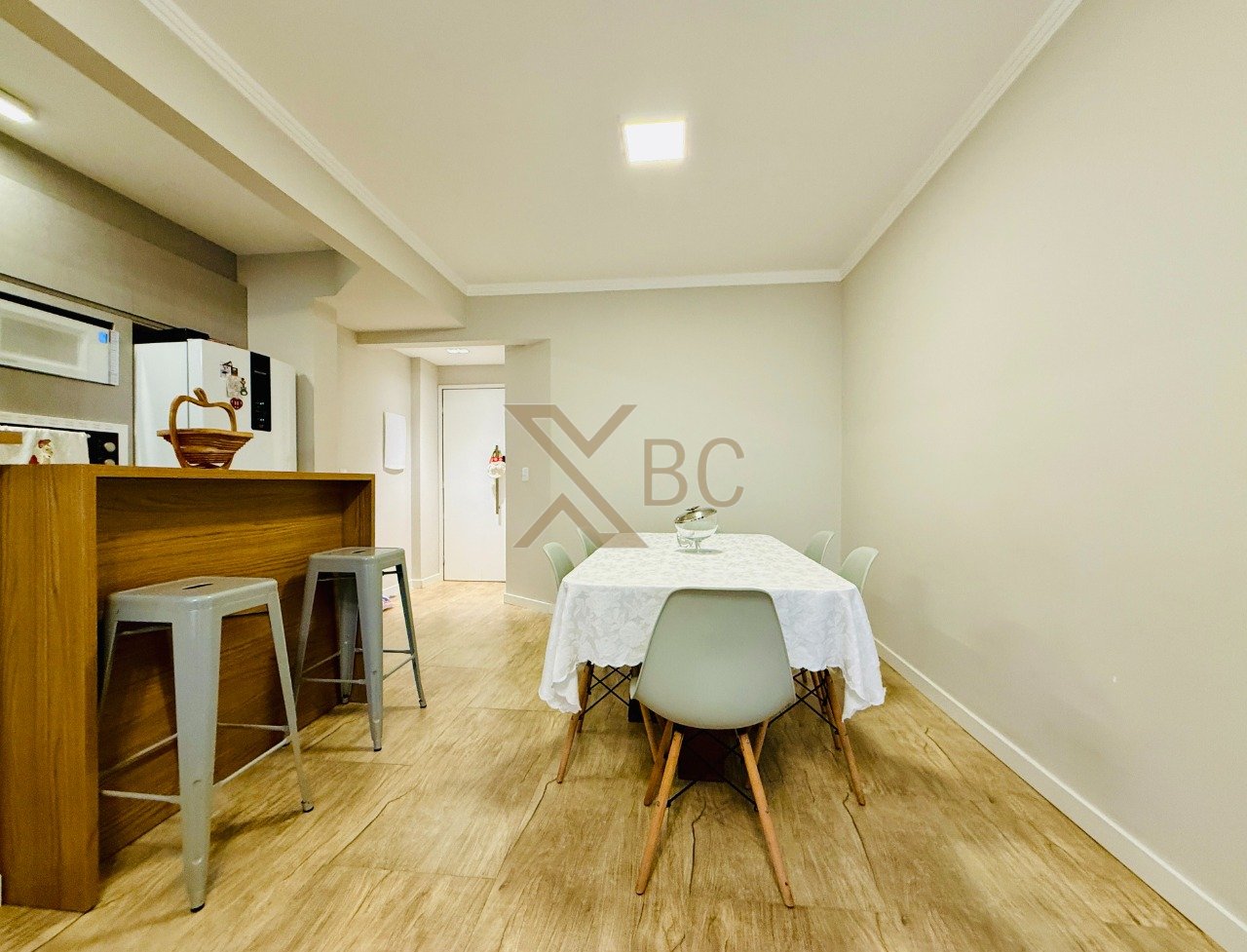 Edifício Residencial Laryane - Centro | Apartamento à venda com 2 dormitórios a 500m da praia em Balneário Camboriú